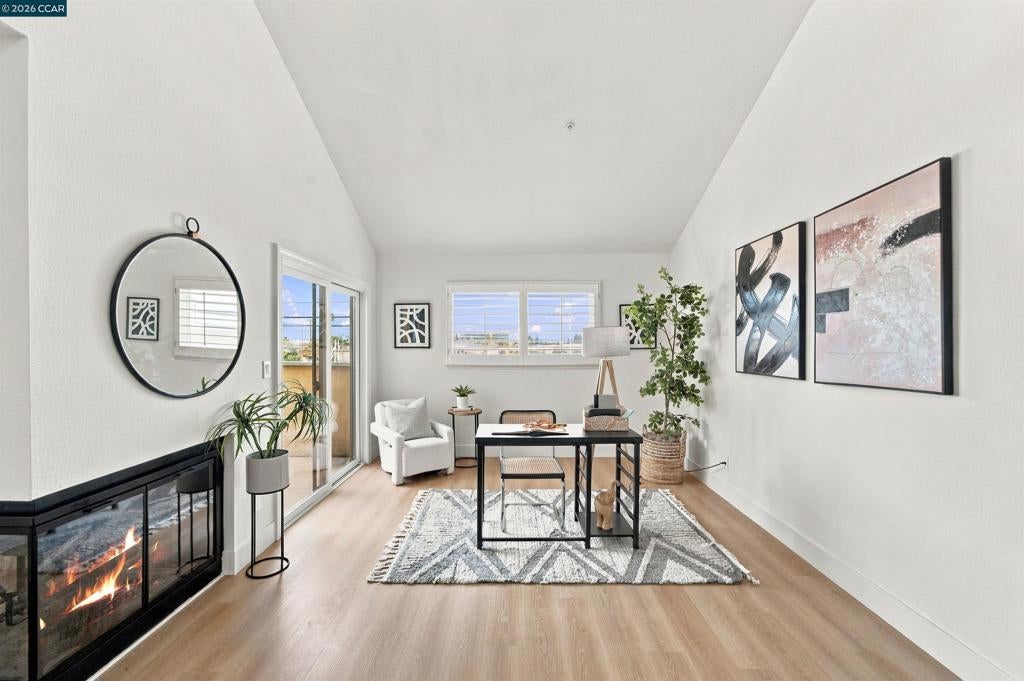 939 Laurel St 203