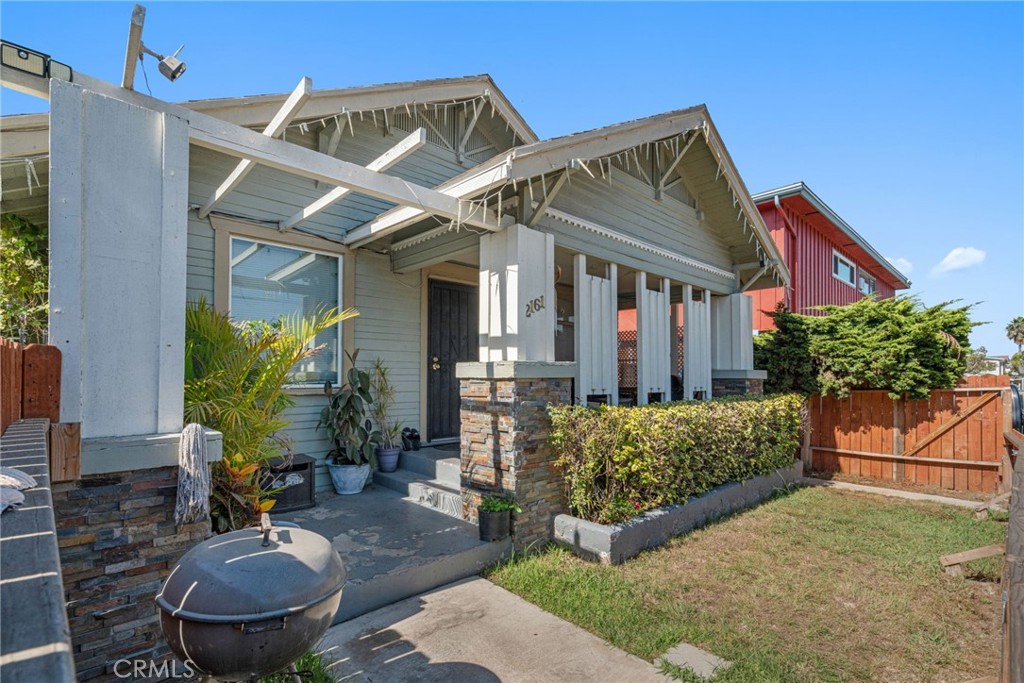 7.69% Cap Rate! With Still An Opportunity To Grow. Add This High Performing Multi Family Property To Your Investment Portfolio. With (3) 1 Bedroom 1 Bath, (1) 2 Bedroom 1 Bath and (1) 2 Bedroom 2 Bath Units. Along With 5 Single Garages With Alley Access. Makes It Convenient For Tenants To Come And Go. Coin Operated Laundry. Many Upgrades Have Been Done To The Property With A Newer Roof, Upgraded Electrical Panel And Upgrades Inside The Units. The Property Also Has A Long Driveway For Additional Parking. Centrally Located To Metro Blue Line, 710 Freeway, Shopping, Restaurants And Much More. You're Not Going To Want To Miss Out On This Golden Opportunity.