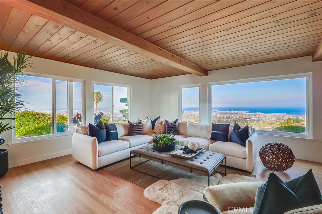 2978 Crownview Drive