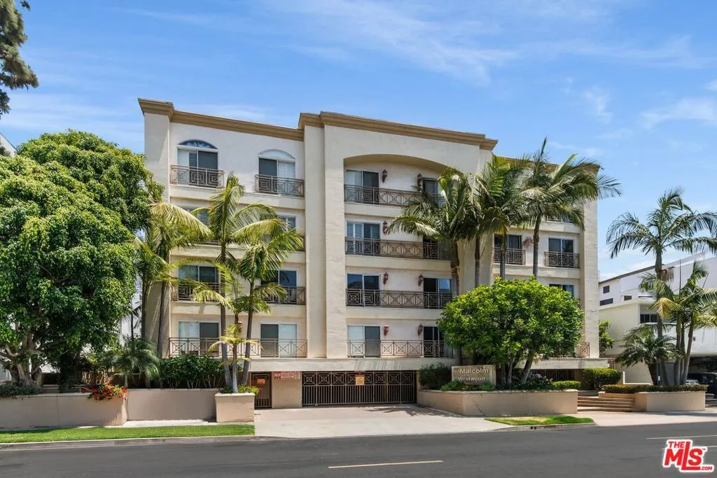 Los Angeles, California 90024, United States, 2 Bedrooms Bedrooms, ,2 BathroomsBathrooms,Residential,Pending,181640 Los Angeles, California 90024, United States, 2 Bedrooms Bedrooms, ,2 BathroomsBathrooms,Residential,Pending,181640