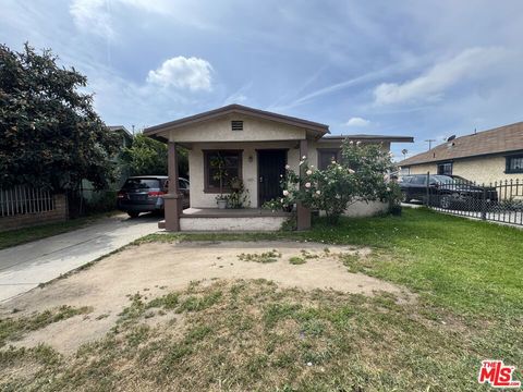 Photo of 424 W 95th Street, Los Angeles, CA 90003 (MLS # 26742739)