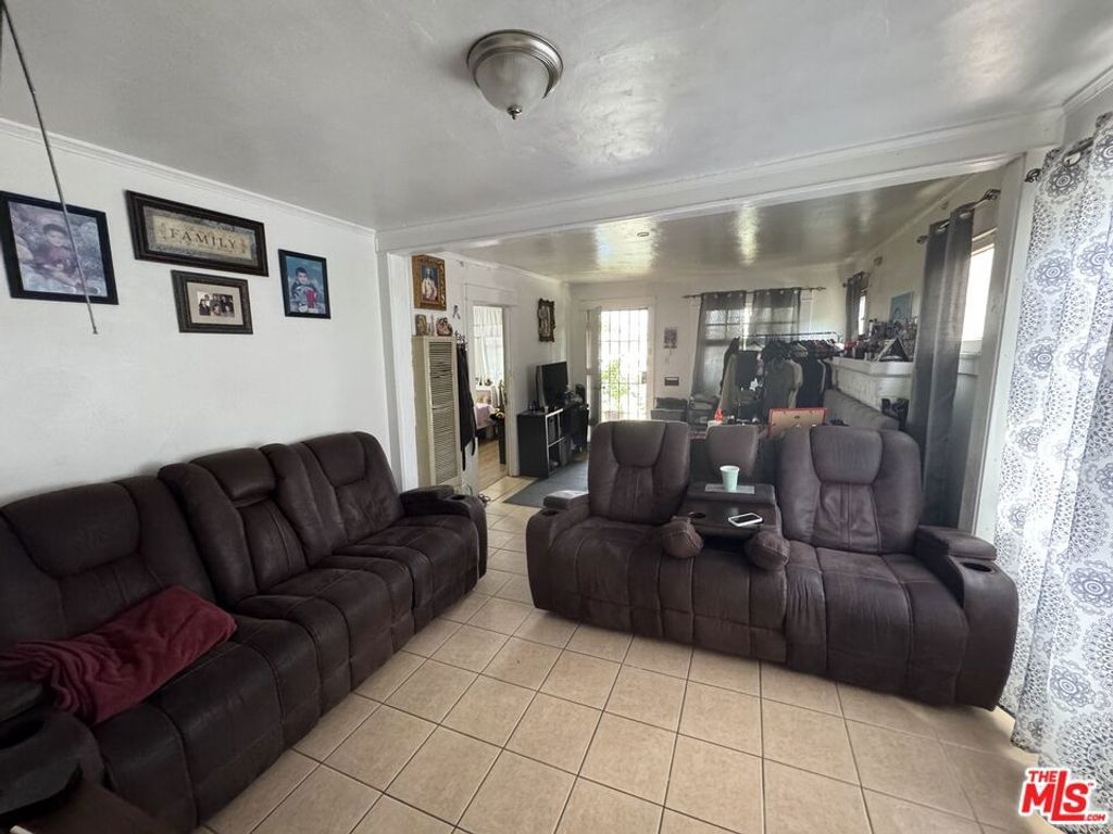 Photo of 424 W 95th Street, Los Angeles, CA 90003 (MLS # 26742739)