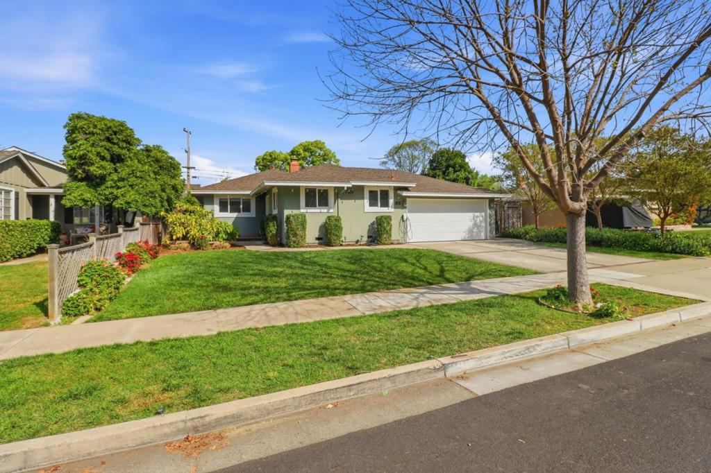 124 Hollycrest Drive