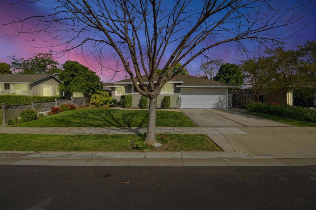 124 Hollycrest Drive