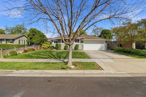 Photo of 124 Hollycrest Drive, Los Gatos, CA 95032 (MLS # ML82038762)