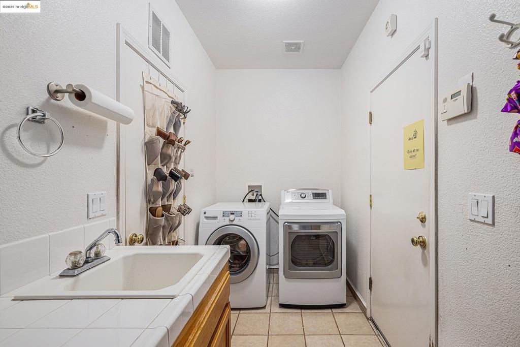 OAK HILLS - Residential