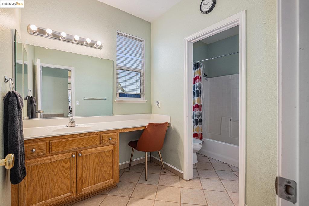 OAK HILLS - Residential