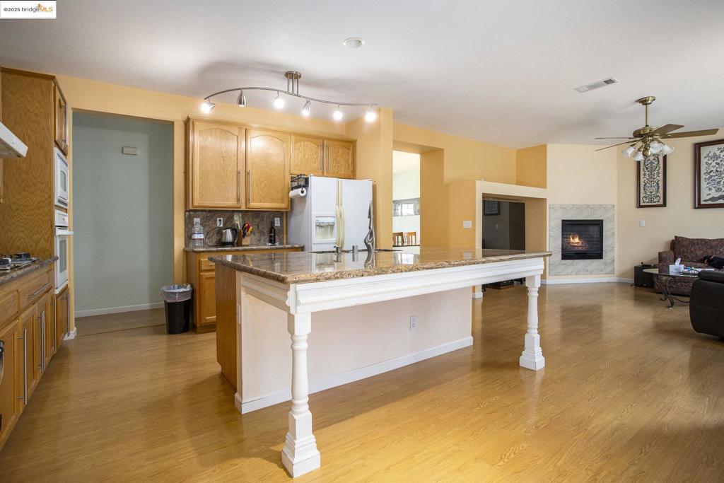 OAK HILLS - Residential