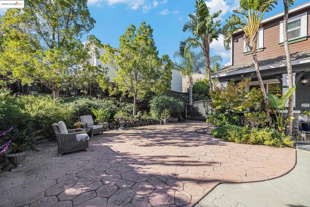 OAK HILLS - Residential