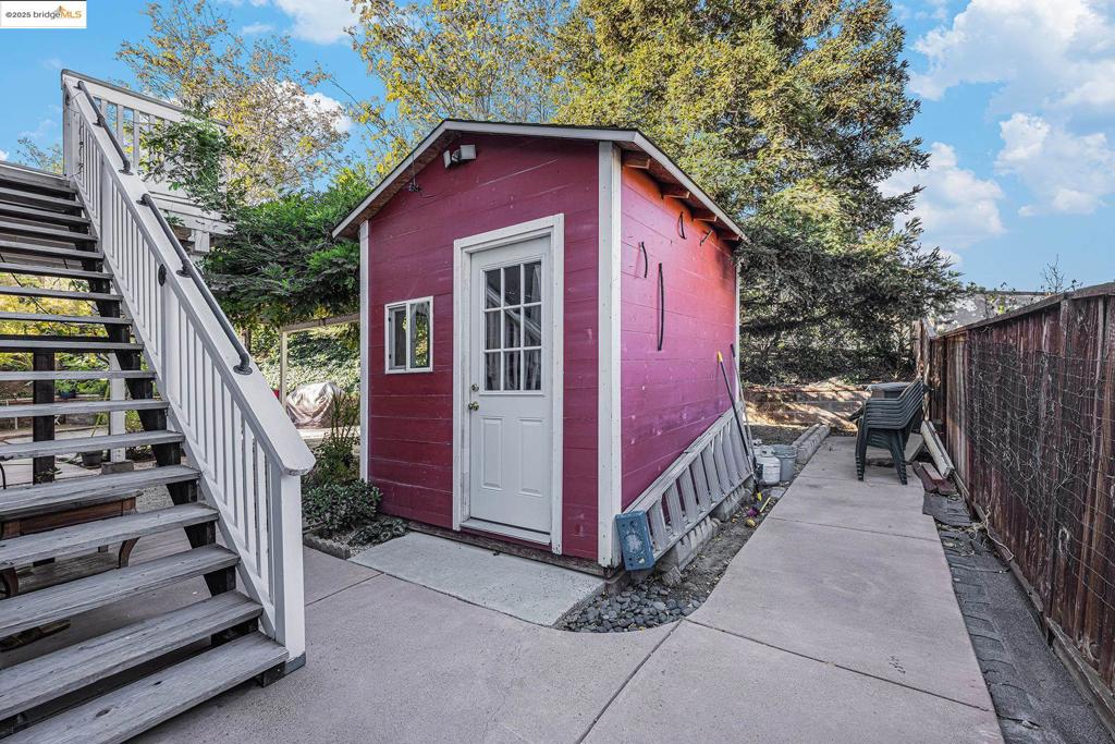 OAK HILLS - Residential