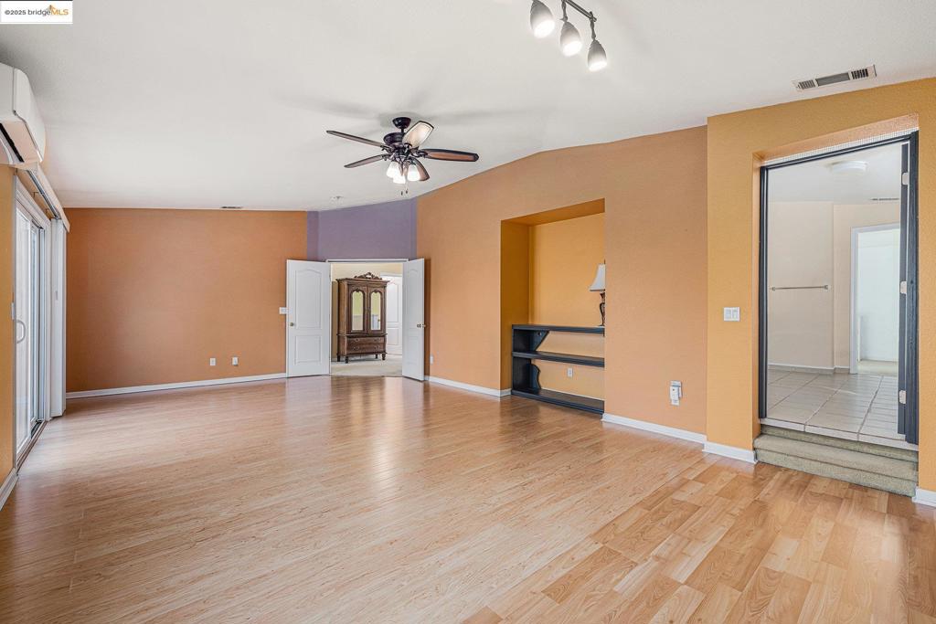 OAK HILLS - Residential