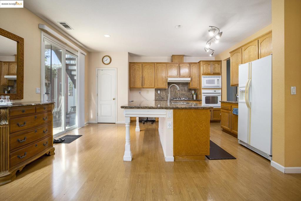 OAK HILLS - Residential