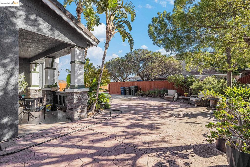 OAK HILLS - Residential