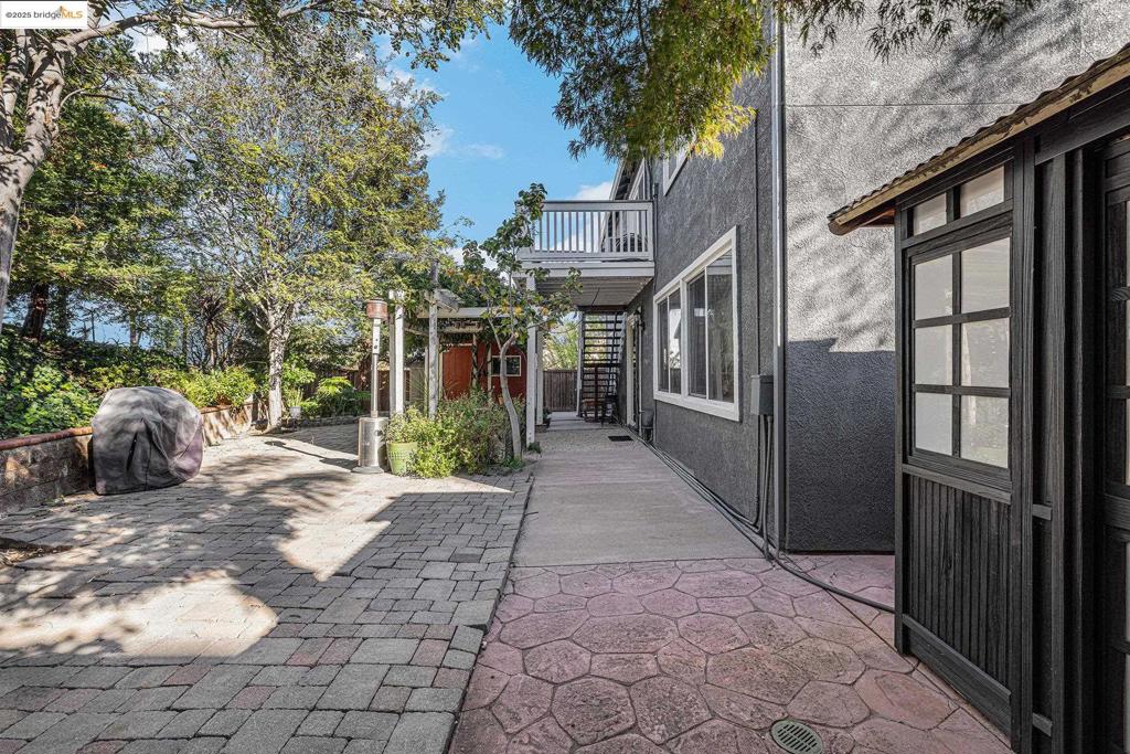 OAK HILLS - Residential