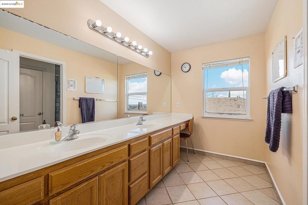 OAK HILLS - Residential