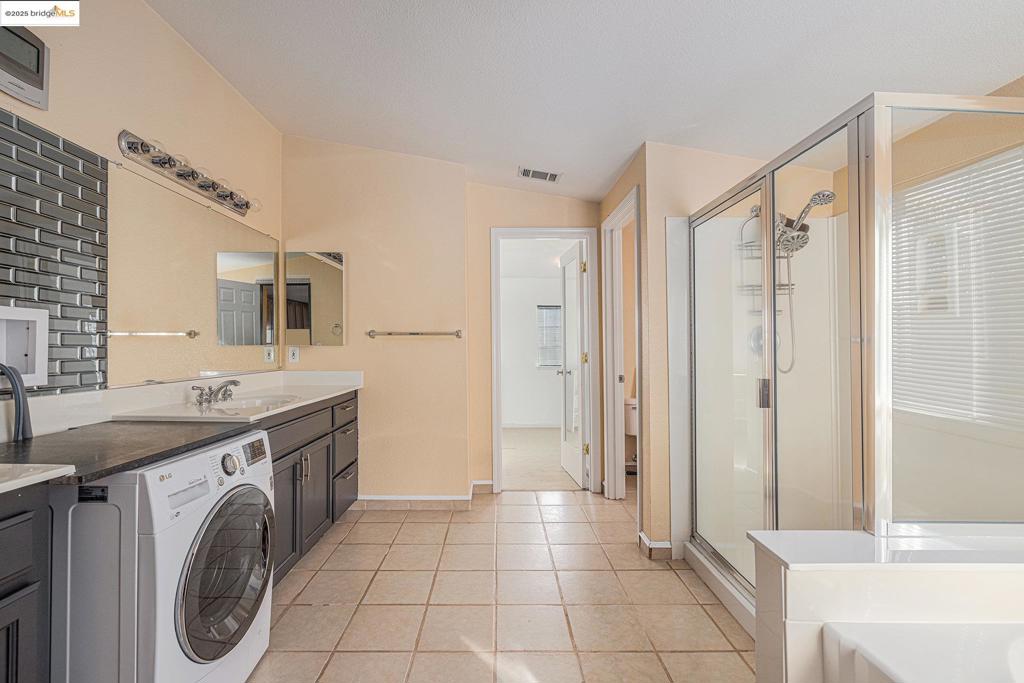 OAK HILLS - Residential