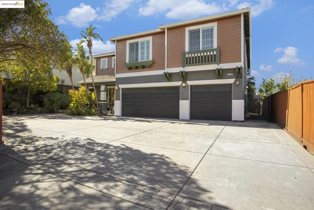 OAK HILLS - Residential