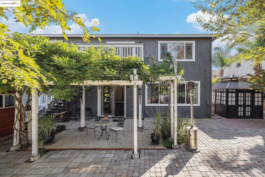 OAK HILLS - Residential