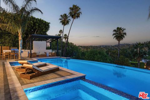 Photo of 16838 Oak View Drive, Encino, CA 91436 (MLS # 26798115)
