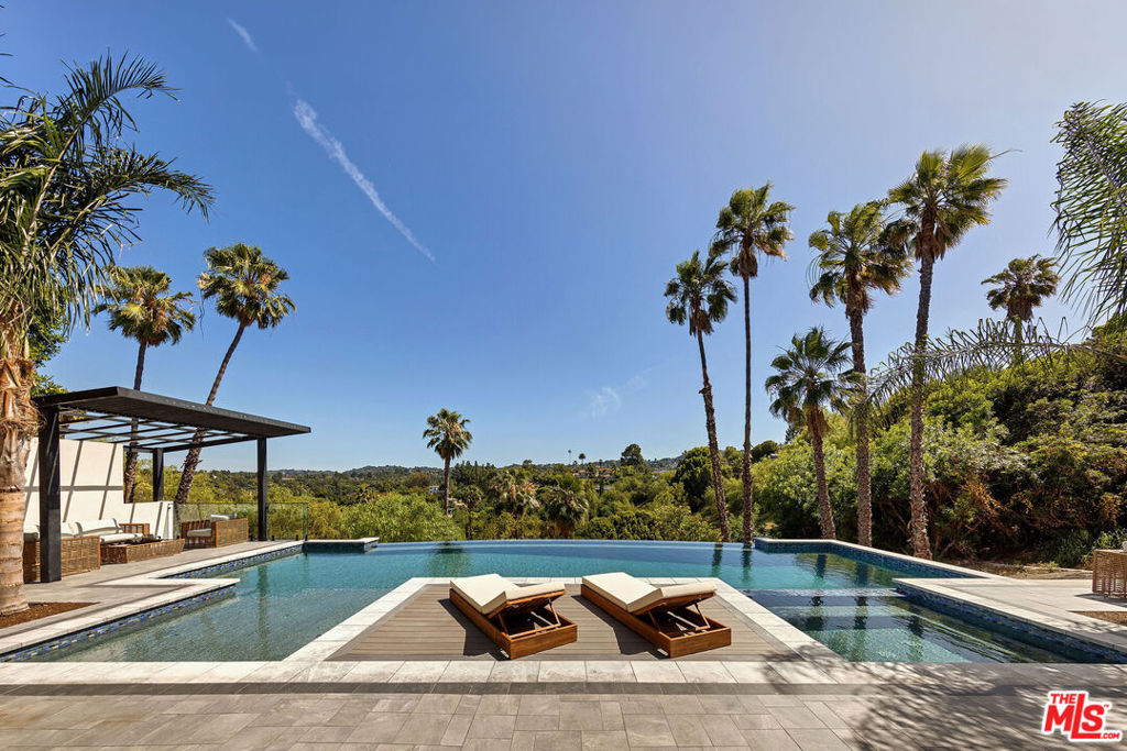 16838 Oak View Drive