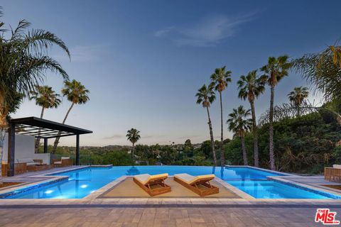 Photo of 16838 Oak View Drive, Encino, CA 91436 (MLS # 26798115)