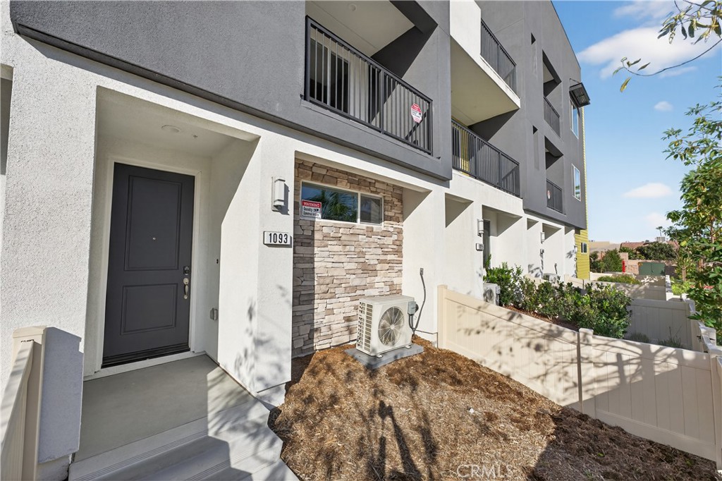 1093 N Harbor Boulevard