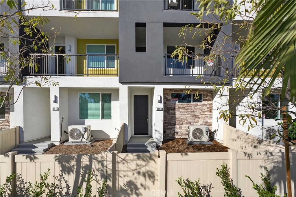 1093 N Harbor Boulevard