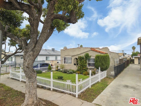 Photo of 1543 W 82nd Street, Los Angeles, CA 90047 (MLS # 26103203)