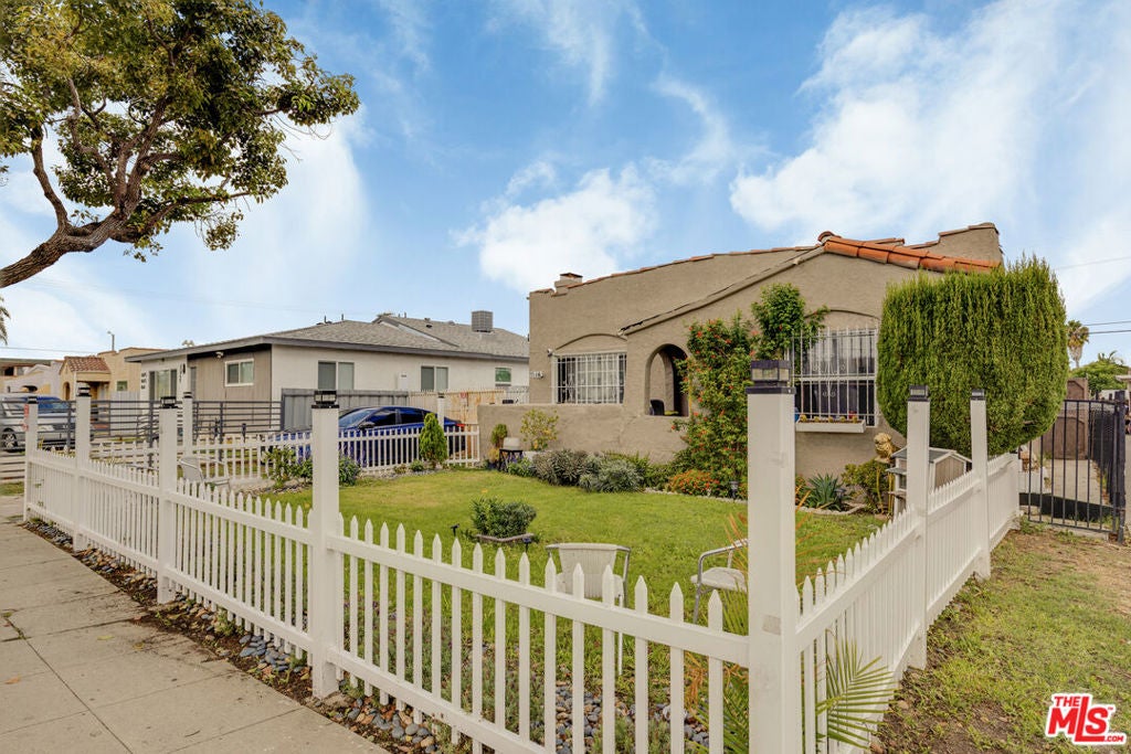 1543 W 82nd Street
