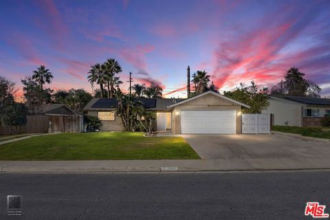 Photo of 3012 Maywood Drive, Bakersfield, CA 93306 (MLS # 26637353)