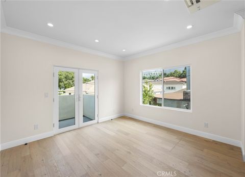 Photo of 828 E Olive Avenue, Burbank, CA 91501 (MLS # GD26027595)