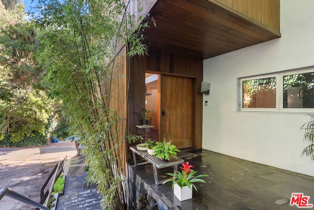9976 Westwanda Drive, Beverly Hills CA 90210