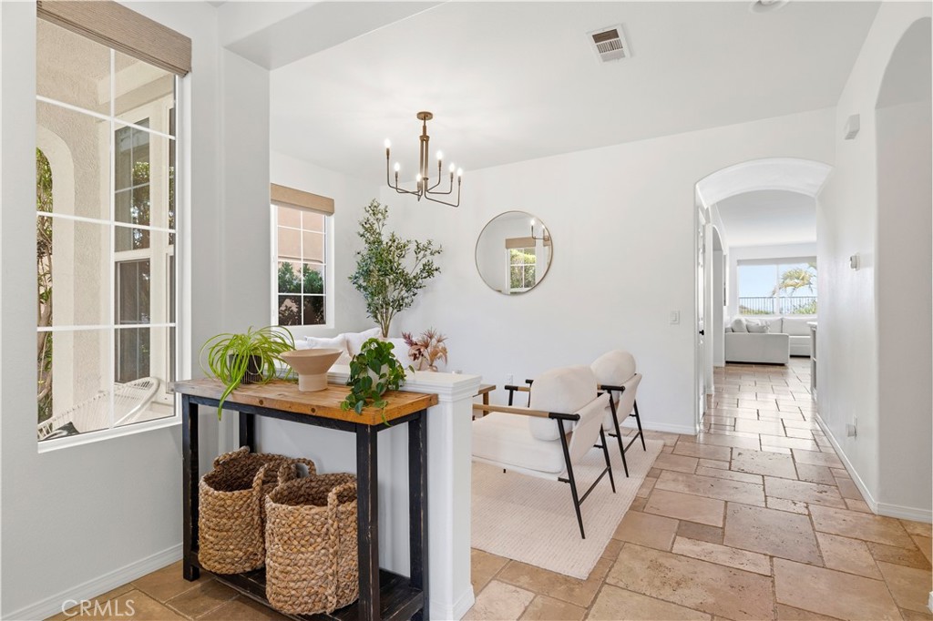 29207 Avenida Avila
