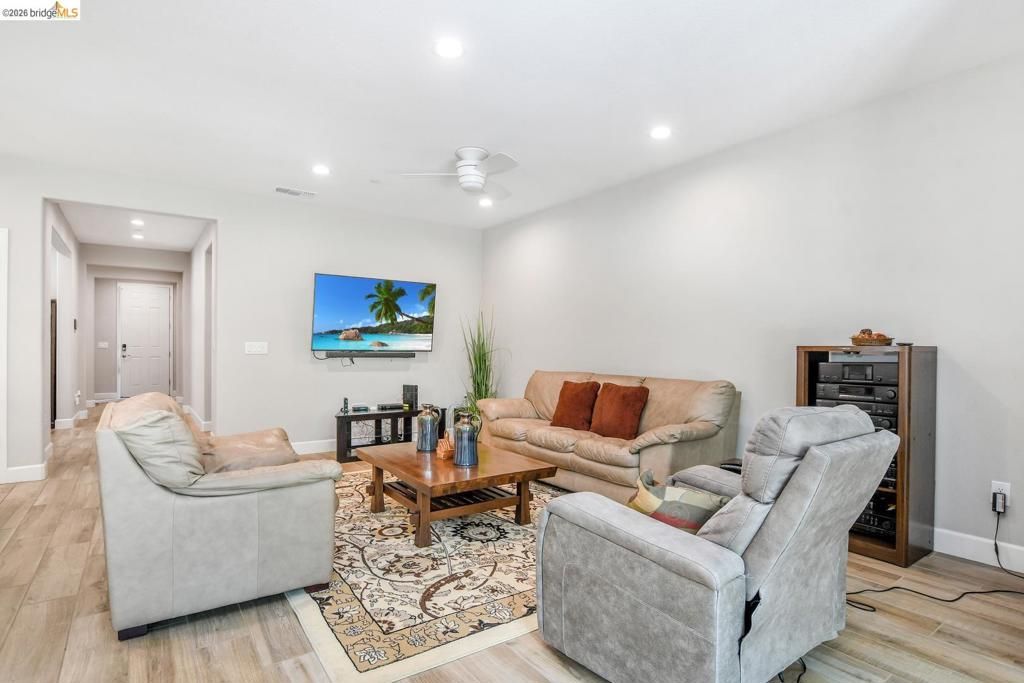 Photo of 1546 Spumante LN Ln, Brentwood, CA 94513 (MLS # 41130167)