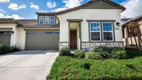 Photo of 1546 Spumante LN Ln, Brentwood, CA 94513 (MLS # 41130167)