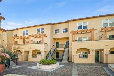 Photo of 108 Bryant Street #28, Mountain View, CA 94041 (MLS # ML82038147)