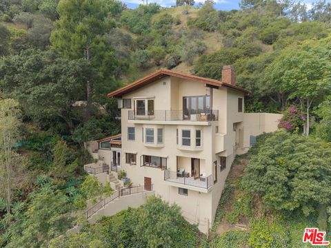 Photo of 10160 Cielo Drive #1/2, Beverly Hills, CA 90210 (MLS # 26782893)