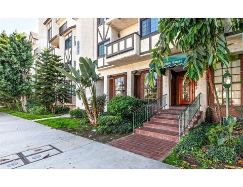 Photo of 17914 Magnolia Boulevard #210, Encino, CA 91316 (MLS # SR26092074)