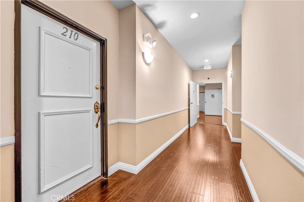 Photo of 17914 Magnolia Boulevard #210, Encino, CA 91316 (MLS # SR26092074)