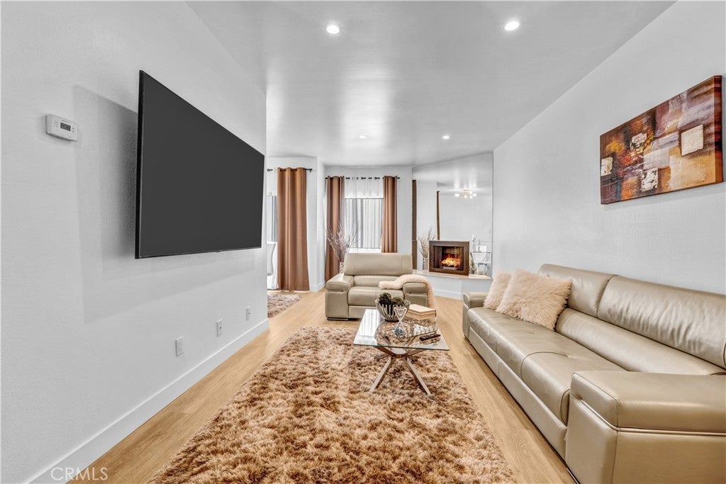 17914 Magnolia Boulevard 210