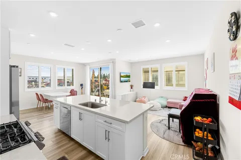 MLS: OC26095386