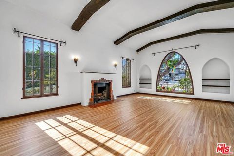 Photo of 10630 Wellworth Avenue, Los Angeles, CA 90024 (MLS # 26717645)