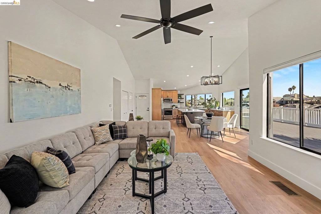 1820 Surfside Ct