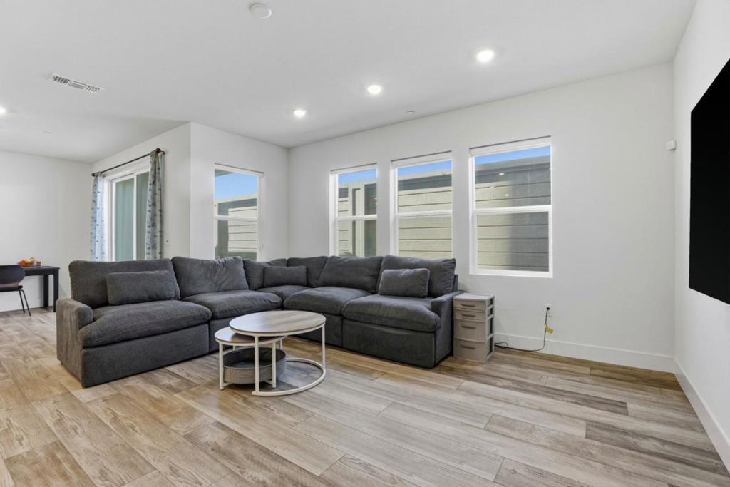 6056 Bullion Lane