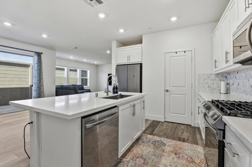 6056 Bullion Lane
