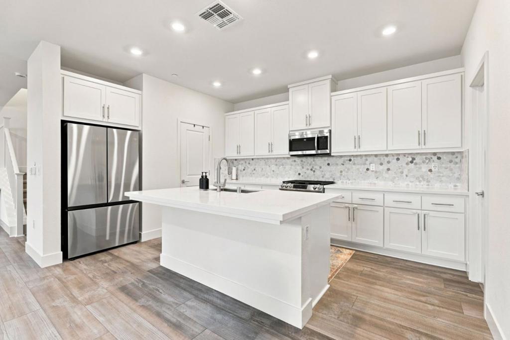 6056 Bullion Lane
