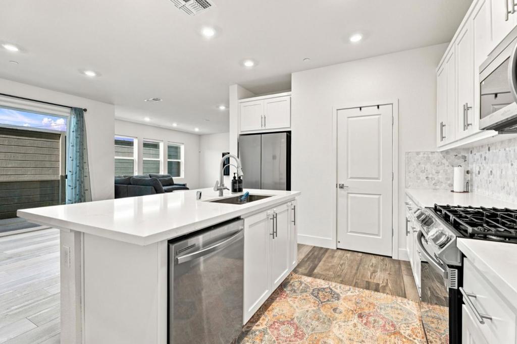 6056 Bullion Lane