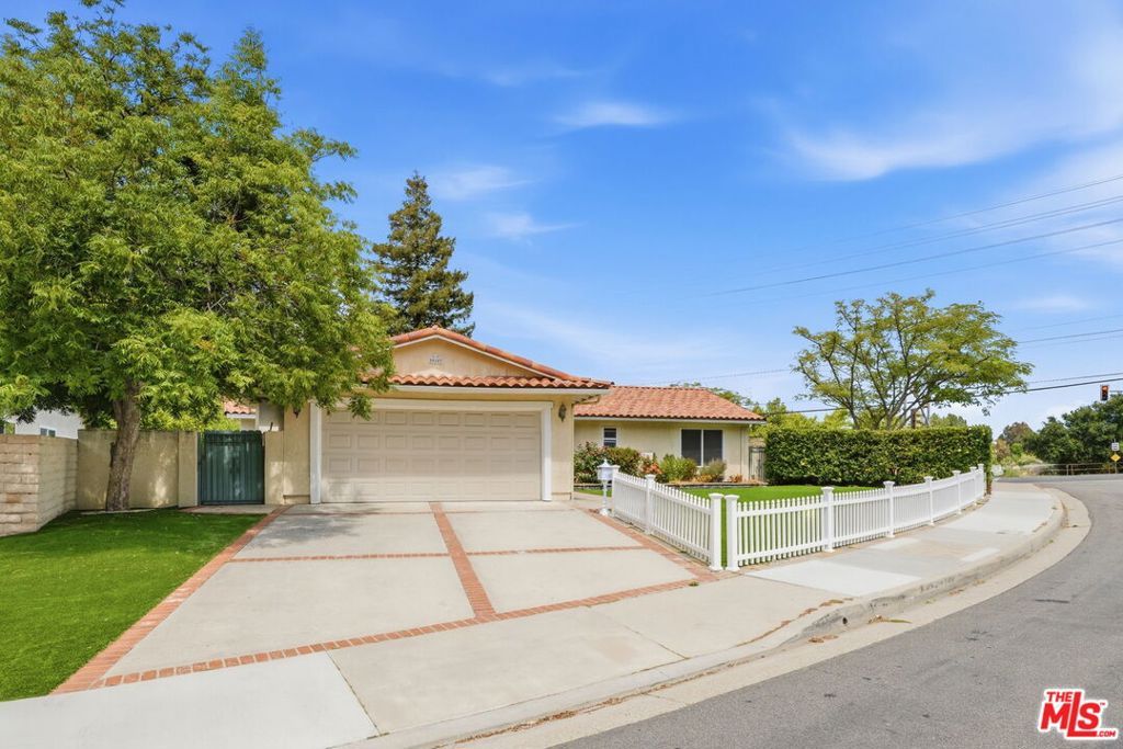 Photo of 29107 Hillrise Drive, Agoura Hills, CA 91301 (MLS # 26840211)