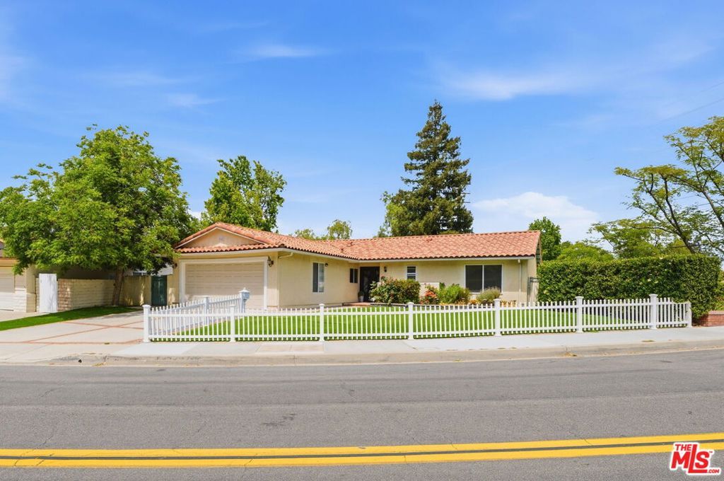 Photo of 29107 Hillrise Drive, Agoura Hills, CA 91301 (MLS # 26840211)
