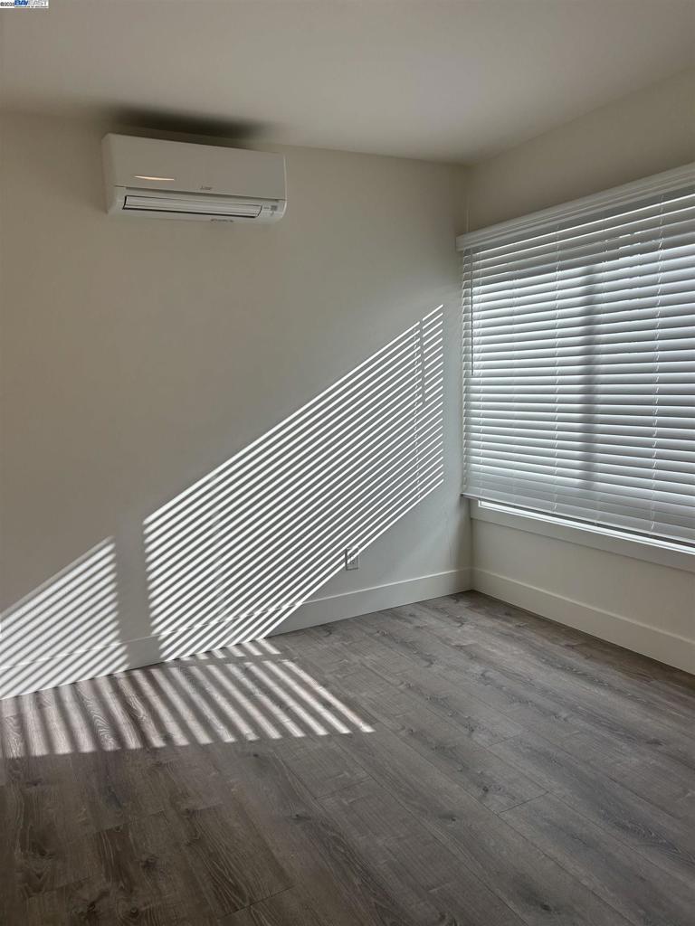 OAKLAND - Residential